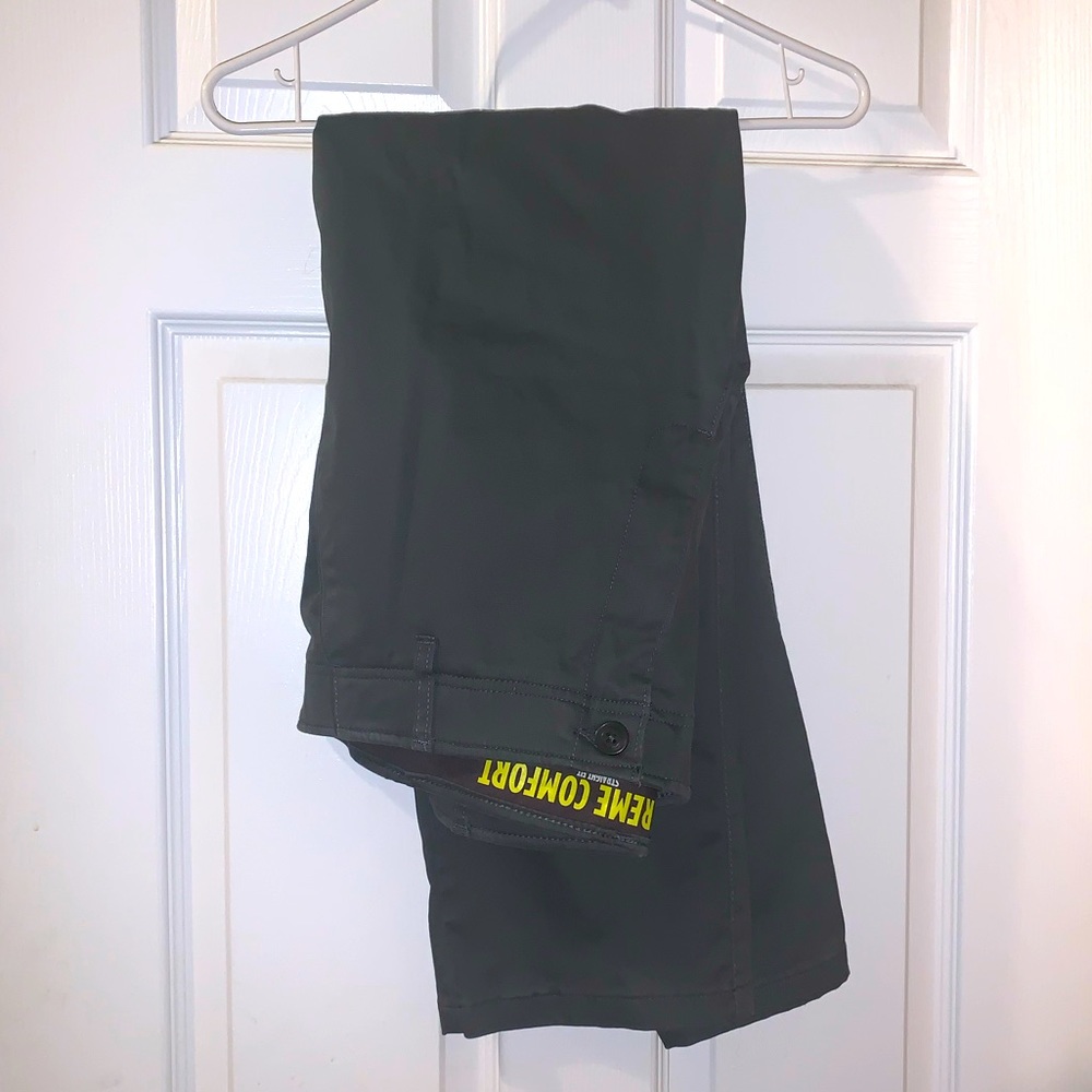 2 Pair Men’s Lee Extreme Comfort Dress Pants 40x30 Black & Charcoal
